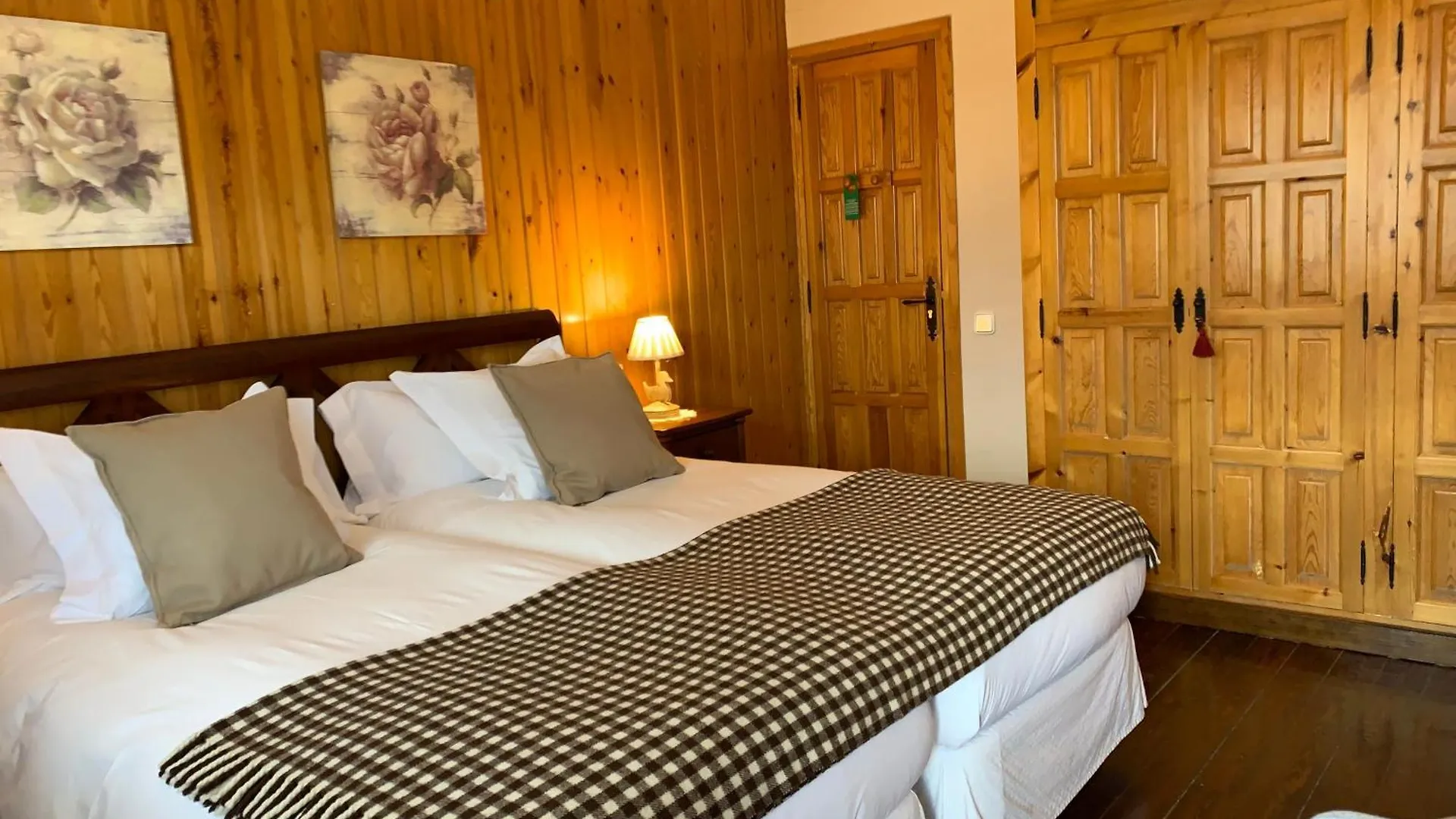 El Xalet De Tauell Hotel Rural